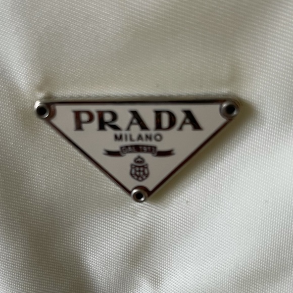 Vintage authentic Prada nylon bag with leather details - Picture 8 of 16